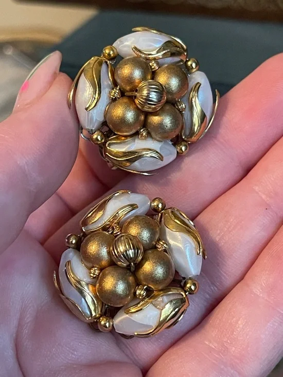 1950’s Deauville “Golden Cage” Faux Pearl Bracelet & Clip-on Earring Set - Picture 12 of 12